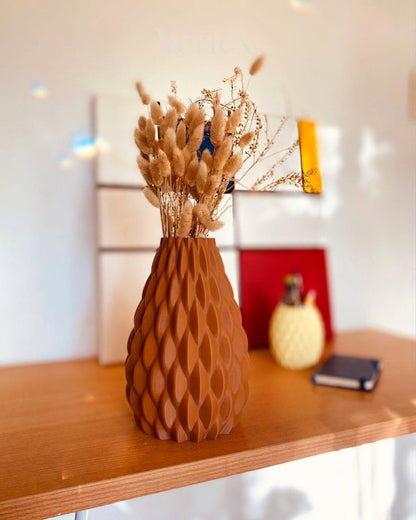 Wavy Vase VERTEX Studio